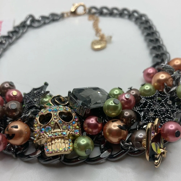 BETSEY JOHNSON Halloween 2023 Revival Retired Charm Statement Necklace NEW NWT - Picture 9 of 16
